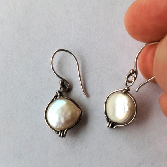 SOLD Vintage sterling handmade dangle earrings with natural coin pearls - Picture 3 of 6
